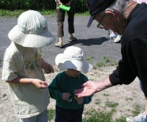 Bethan and Thomas checking out the egg shells that Ray found