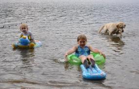 Floating and minnow hunting